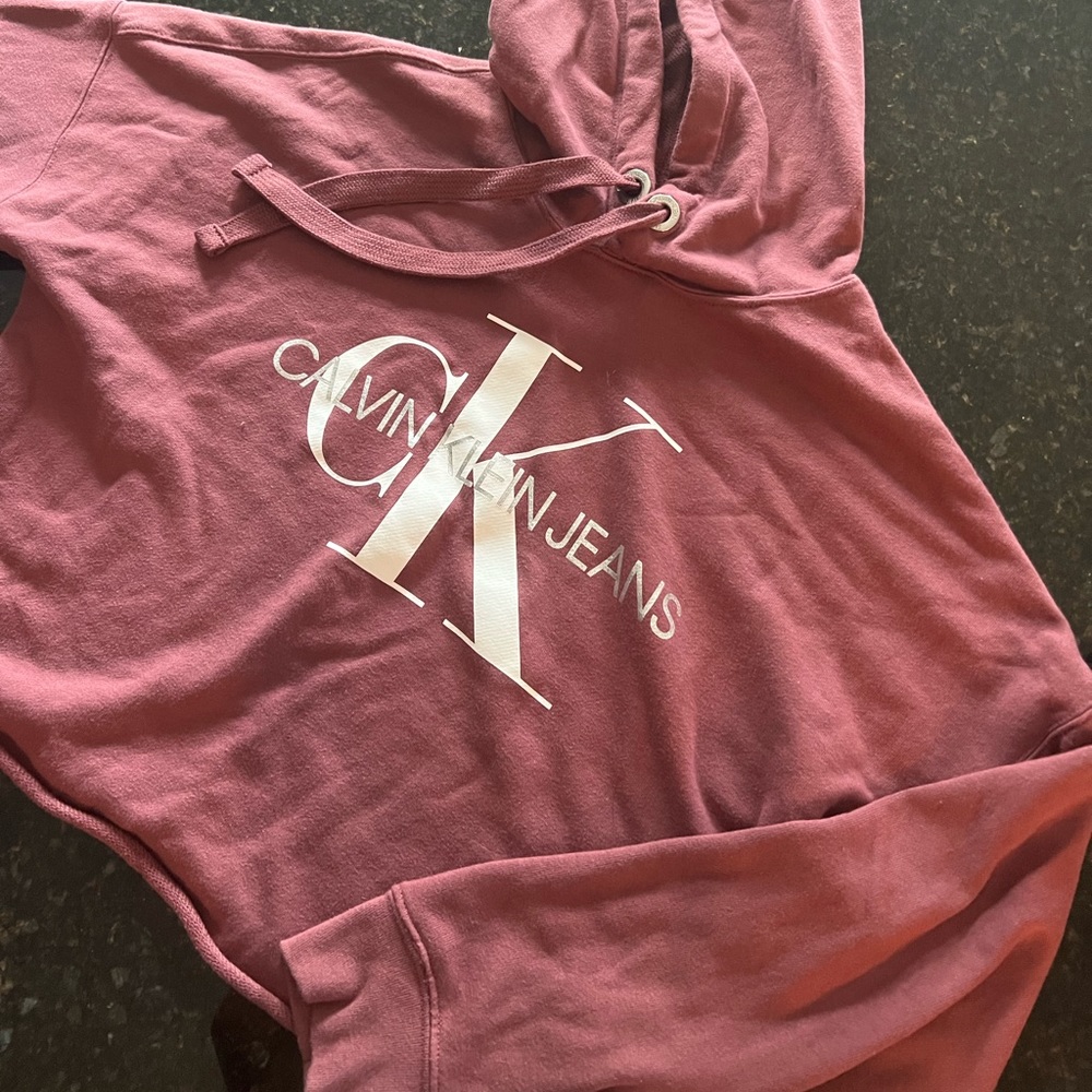 Maroon Calvin Klein cropped sweatshirt